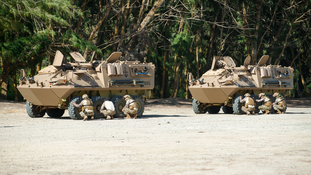 Peruvian LAVs practice on and offload drills aboard Japanese LCACs at RIMPAC 2024