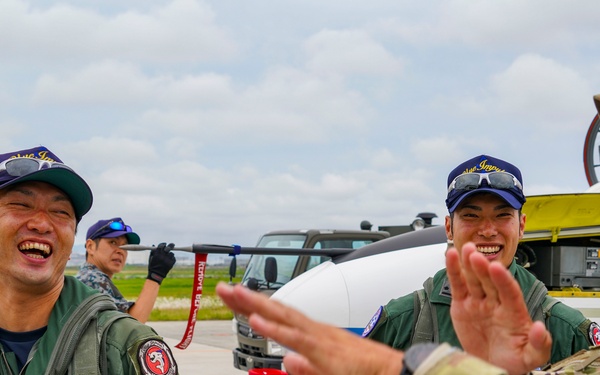 U.S. Service Members invited to watch Blue Impulse while at Matsushima AB for Valiant Shield