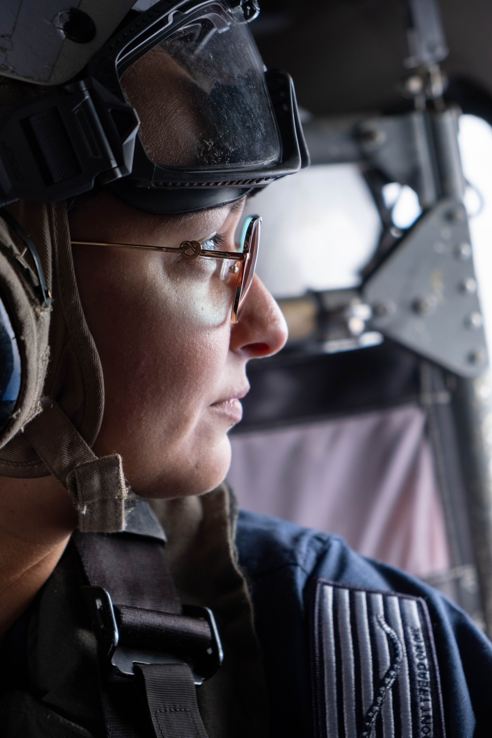 Oxnard native reenlists aboard Navy helicopter