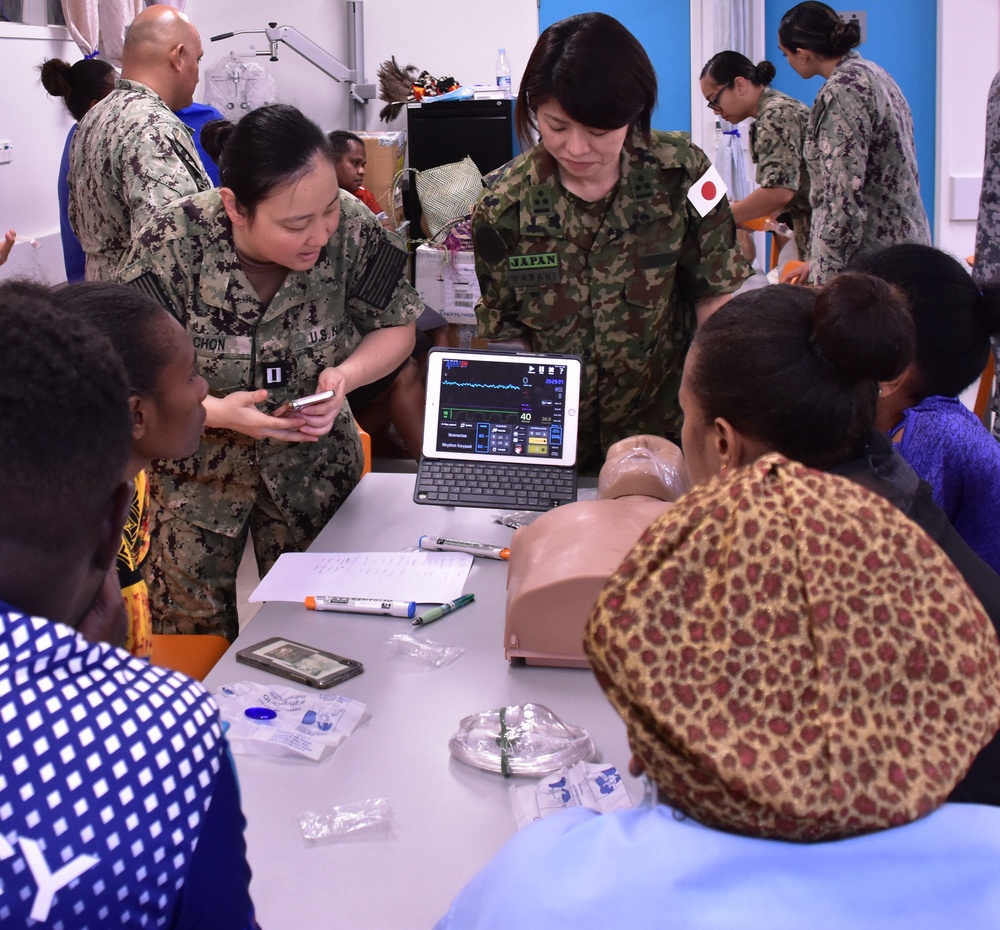 Pacific Partnership Provides Basic Life Saving Skills Training in Vanuatu