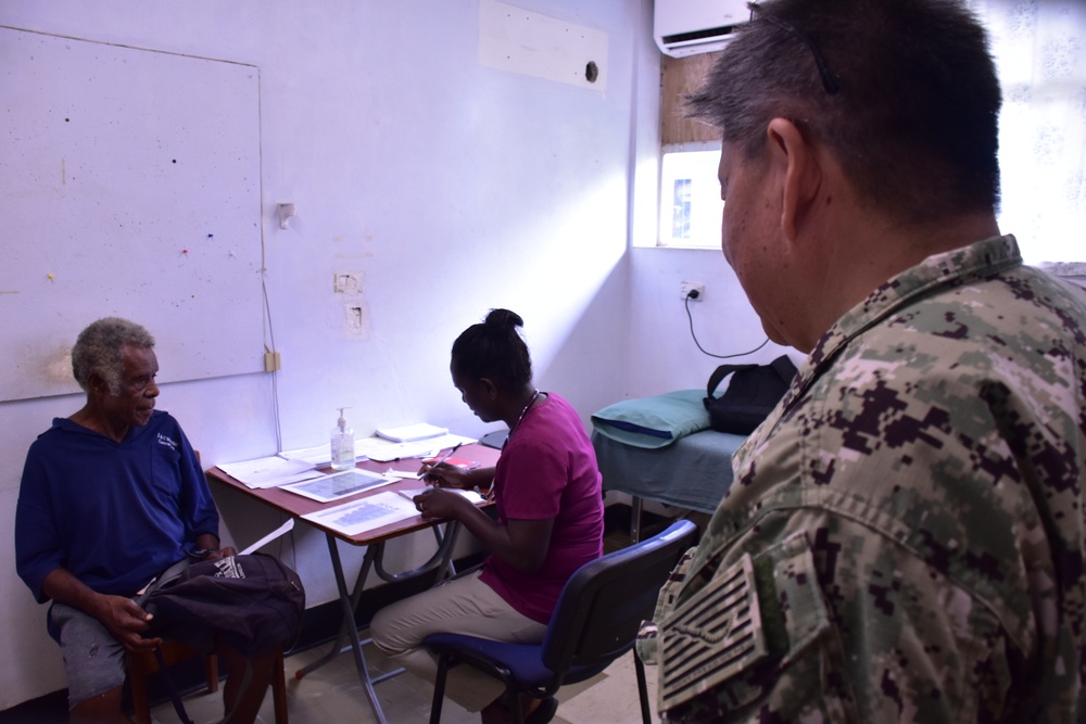 Pacific Partnership Provides Basic Life Saving Skills Training in Vanuatu