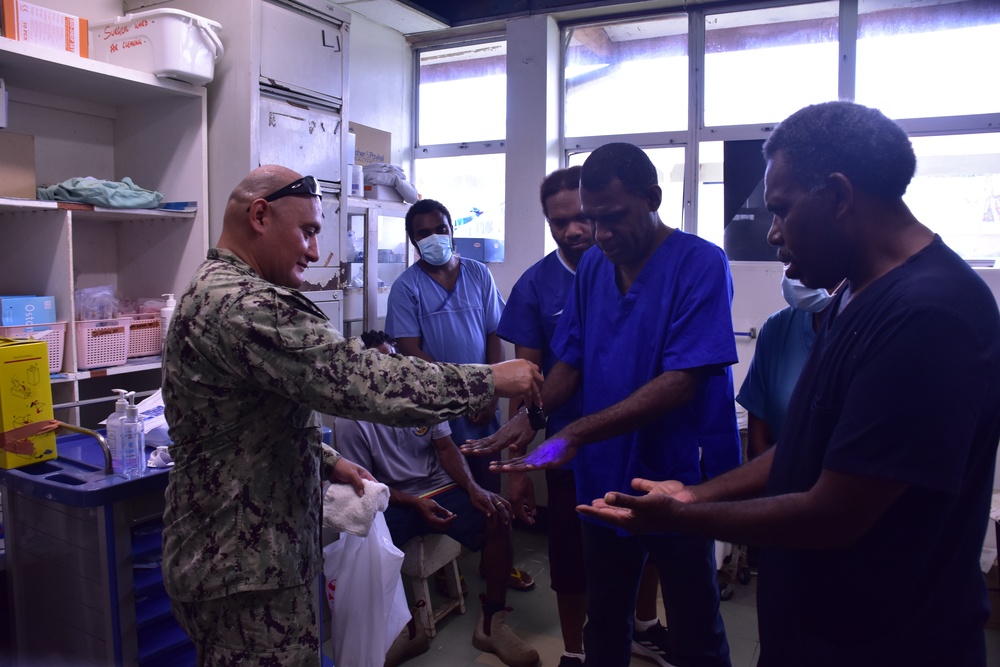 Pacific Partnership Teaches Infection Prevention in Vanuautu