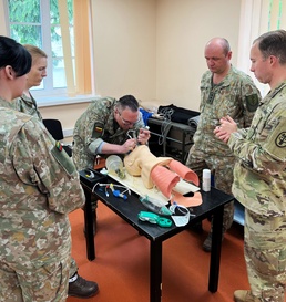 Landstuhl Regional Medical Center team exchanges knowledge with Lithuanian military on casualty evacuation care