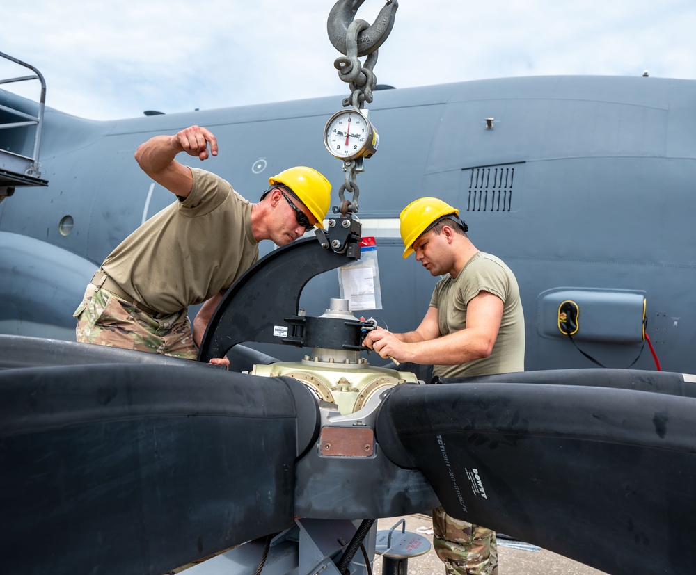 Installation of a propeller on the HC-130J Combat King II aircraft