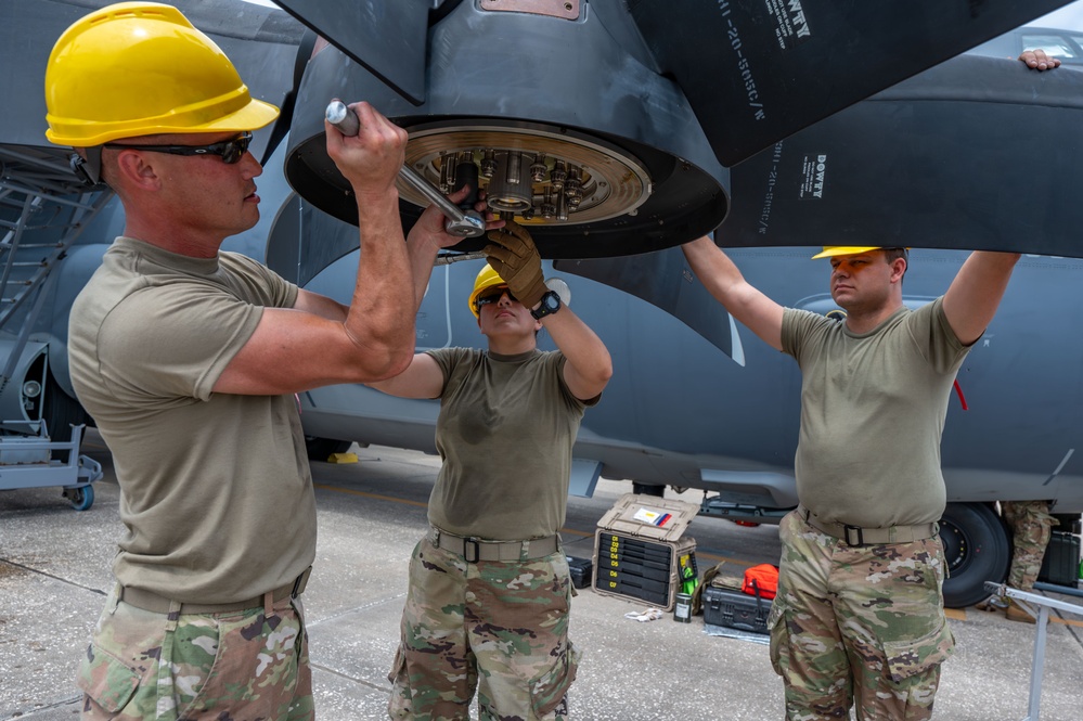 Installation of a propeller on the HC-130J Combat King II aircraft