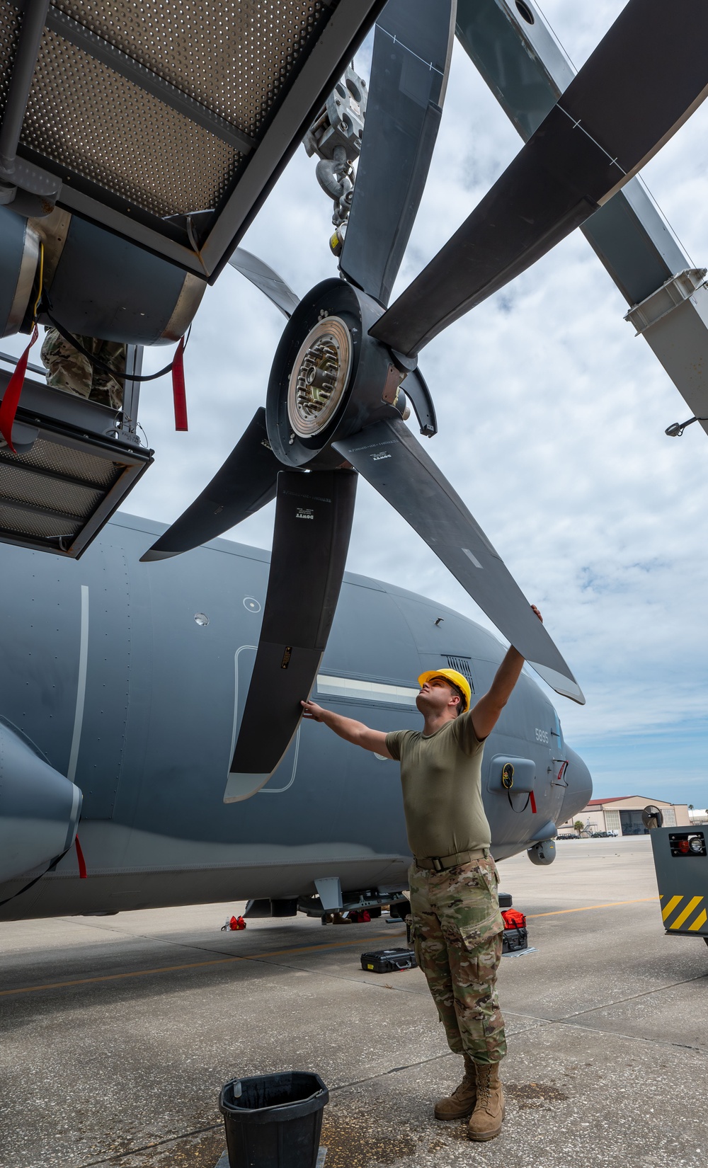 Installation of a propeller on the HC-130J Combat King II aircraft