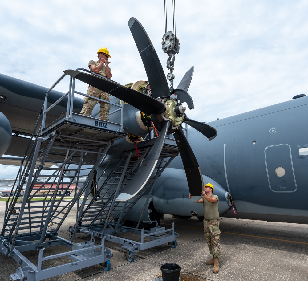 Installation of a propeller on the HC-130J Combat King II aircraft