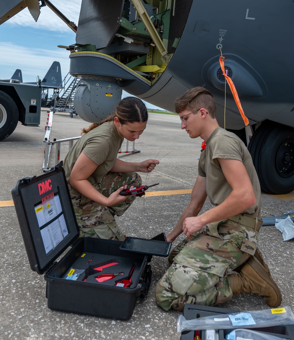 Installation of safety cables on the turret of the HC-130J Combat King II aircraft