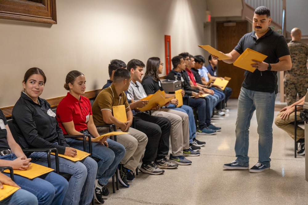 Houston poolees conduct Moment of Truth and ship to MCRD