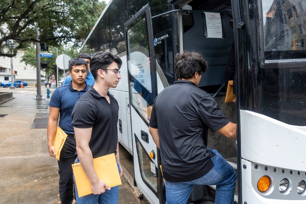 Houston poolees conduct Moment of Truth and ship to MCRD