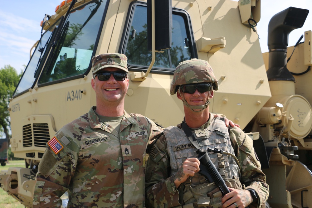 Mentorship in Action: Sgt. 1st Class Shonasky Guides Pvt. Thompson-Sexton to Success