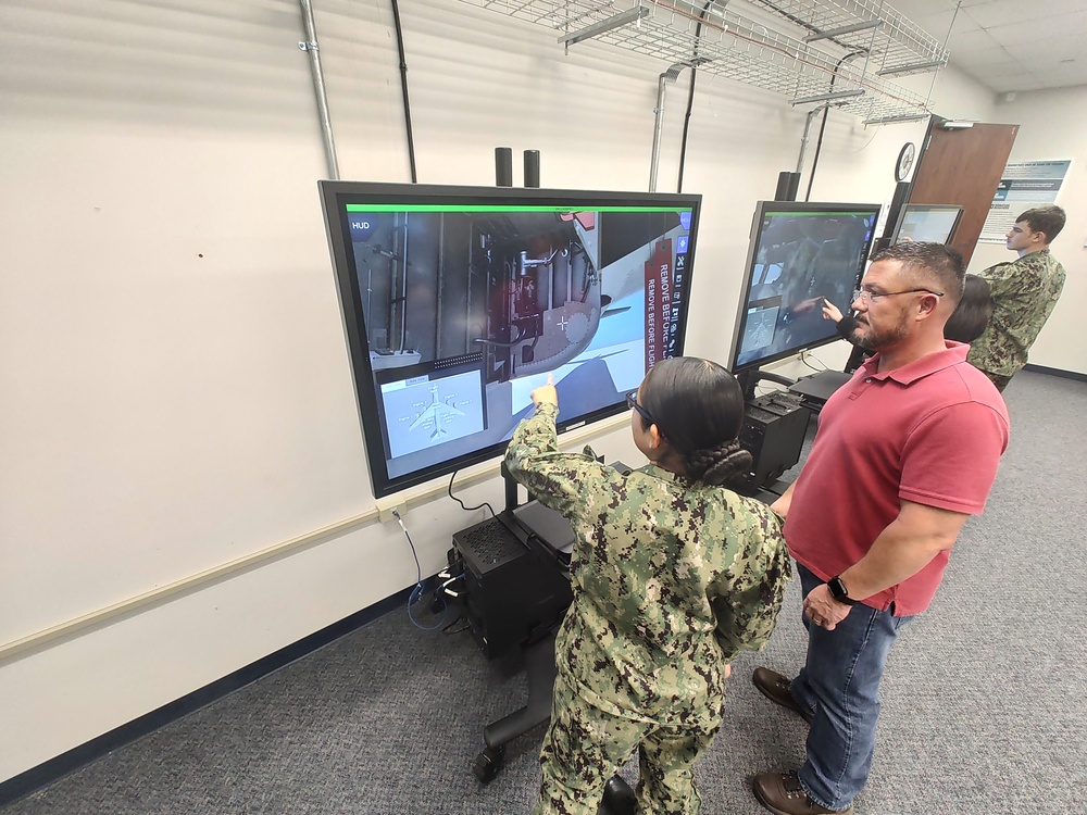 Program office brings E-6B Mercury operator, maintainer training into the 21st century