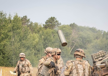 Iowa Soldiers fire Howitzer
