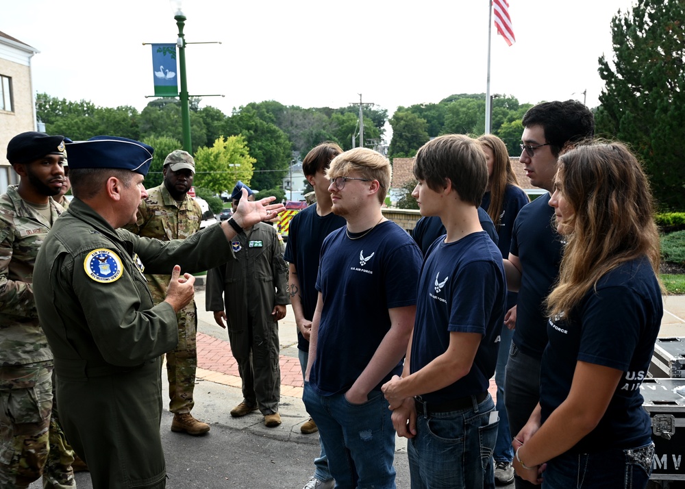 Air Force Cycling team partners with Air Force Recruiting Service at RAGBRAI ‘24