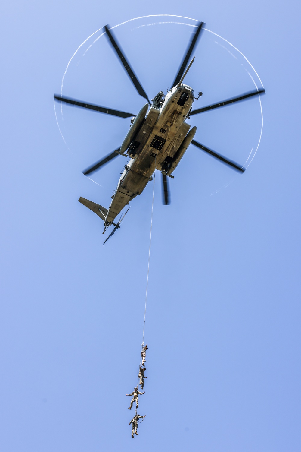 HMH-466 and EOTG helicopter rope suspension training