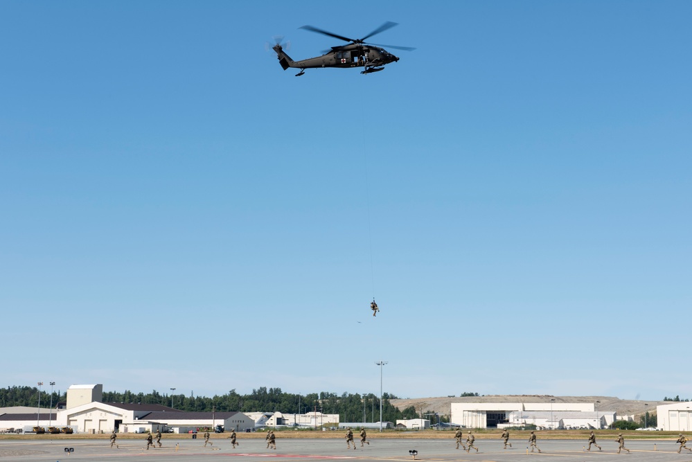 JBER’s Arctic Thunder Open House demonstrates Air Force and Army capabilities