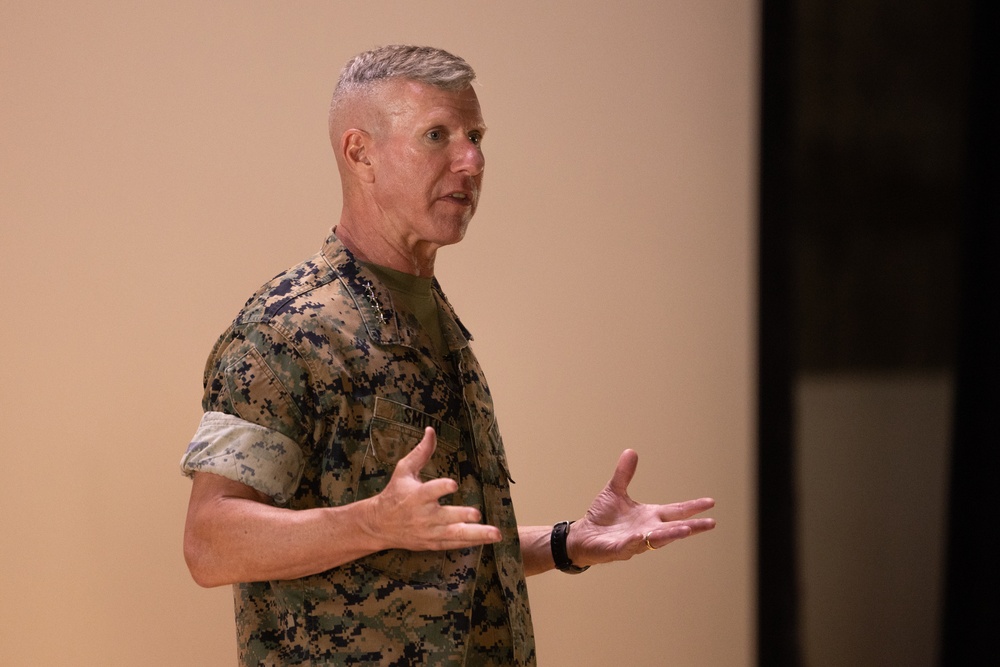 CMC and SMMC Visit MCRD San Diego