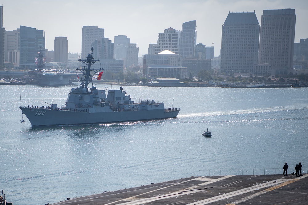 DVIDS - Images - The USS Sampson Steams Past Nimitz [Image 8 of 15]