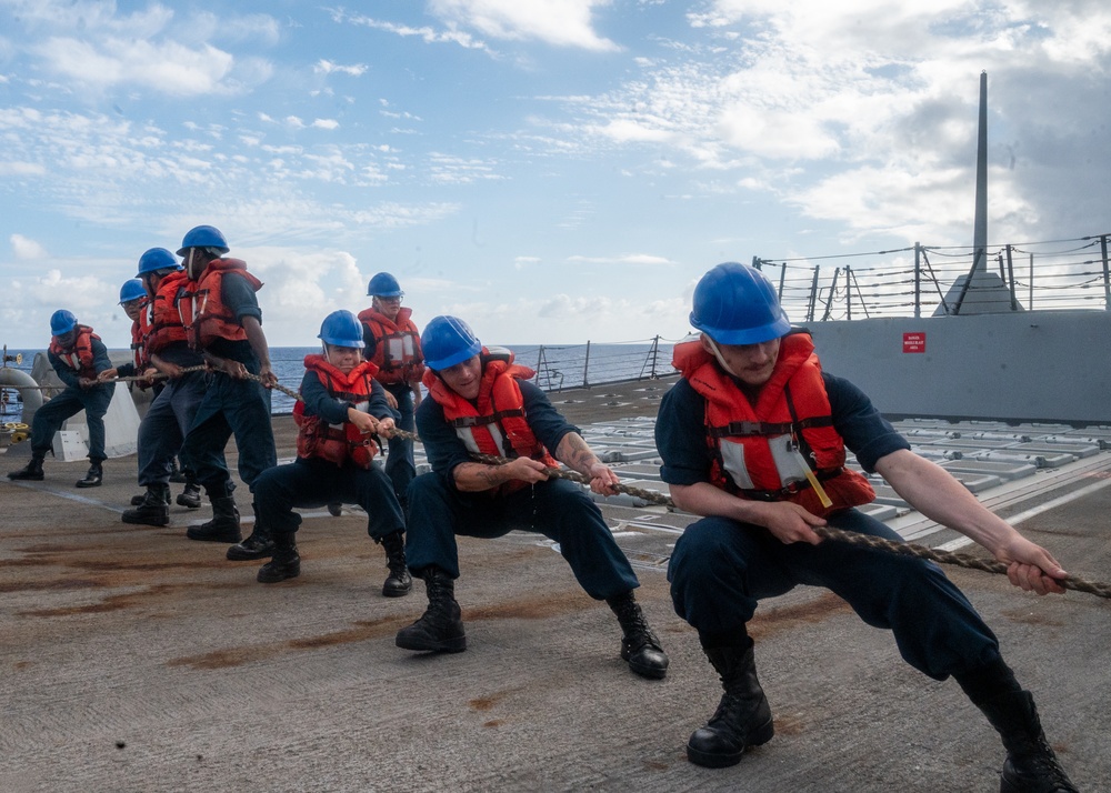 USS Carl Vinson conducts a fueling-at-sea with USS Sterett during RIMPAC 2024