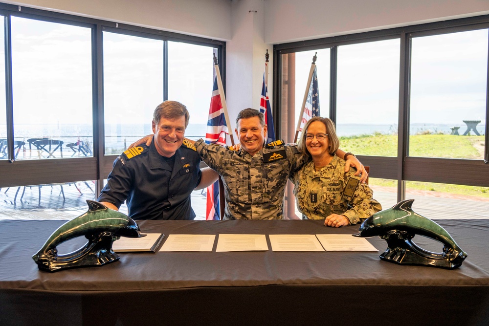 CNO Visits HMAS Stirling