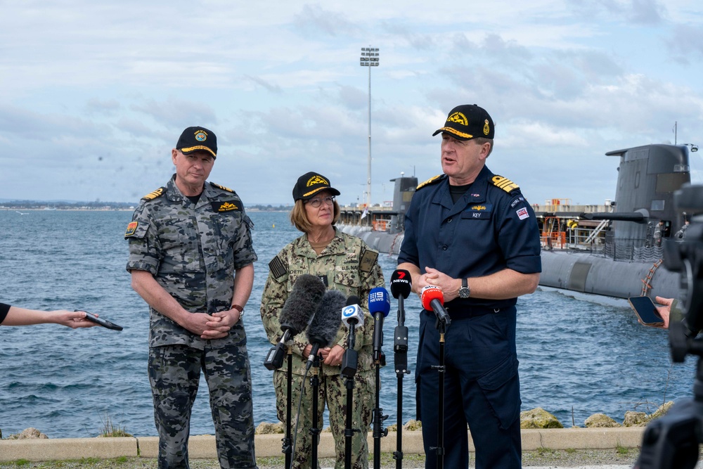 CNO Visits HMAS Stirling