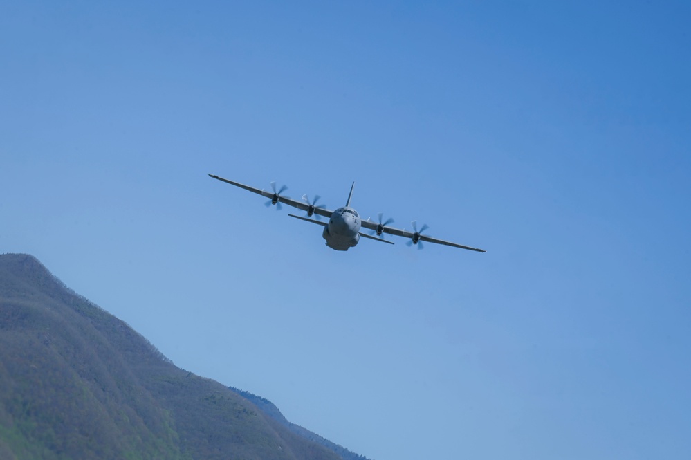 Georgia Air National Guard Airmen fly routine C-130J Super Hercules training mission