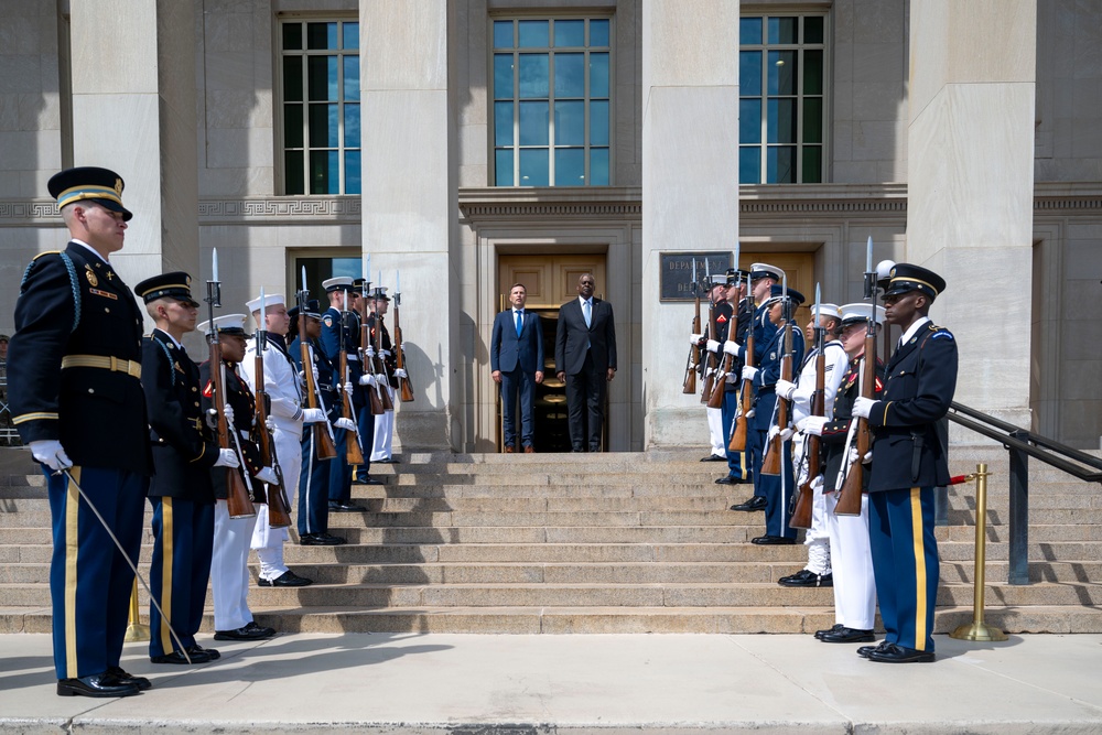 SD Hosts Estonia MoD at the Pentagon