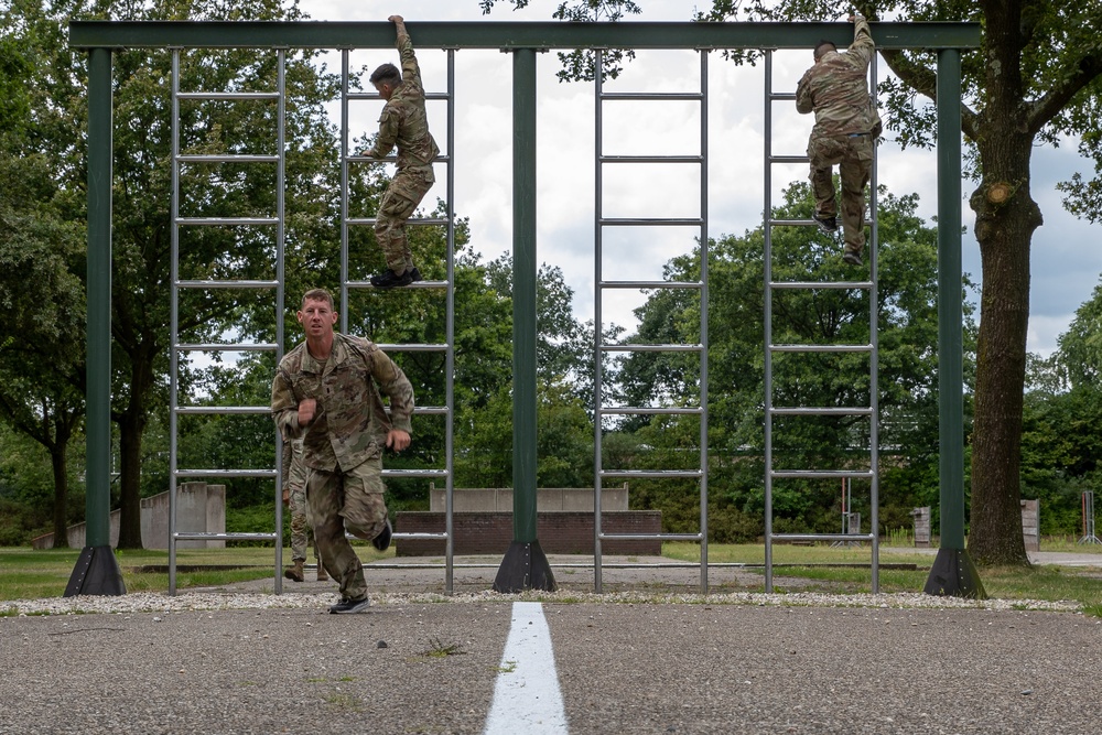 U.S. Army Reserve soldiers run