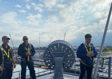 USS Leyte Gulf on Wavy's Navy Ship Salute