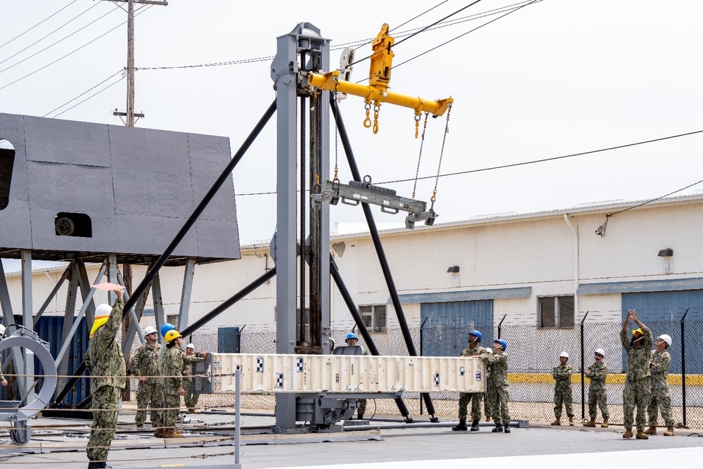 Navy Demonstrates ‘Game-Changing’ System to Rearm Warships at Sea