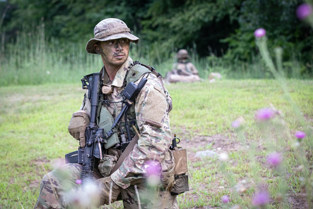 Iowa Soldier trains for Zodiac boat operations