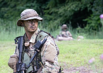 Iowa Soldier trains for Zodiac boat operations