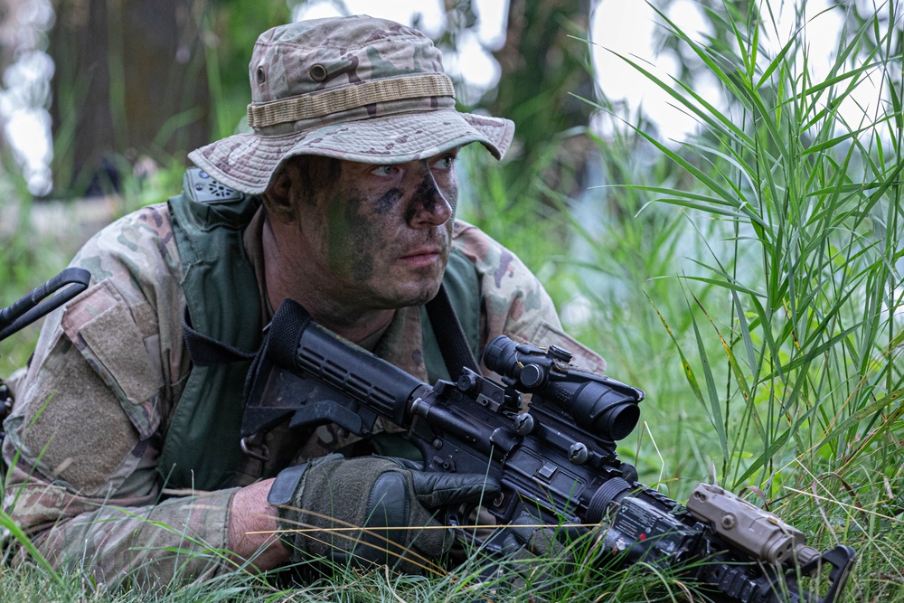 Iowa Soldier pulls security during boat operation