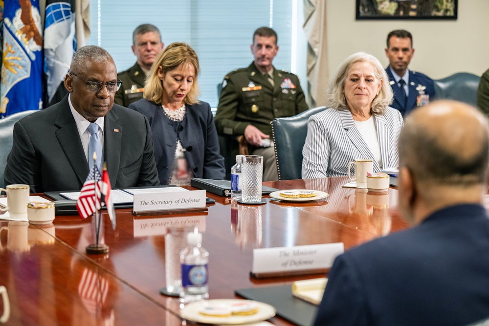 SD Hosts Iraq Defense Minister at the Pentagon