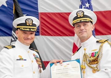 Mobile Mine Assembly Group Holds a Change of Command