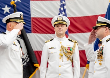 Mobile Mine Assembly Group Holds a Change of Command