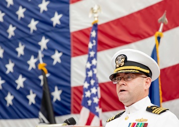 Mobile Mine Assembly Group Holds a Change of Command