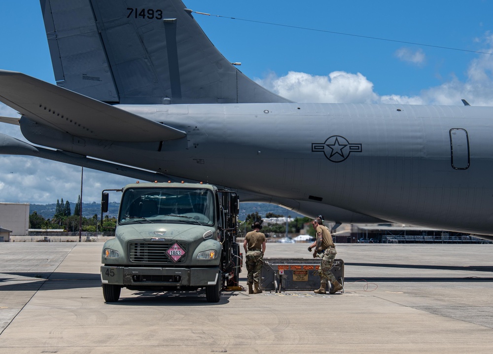 KC-135 Stratotanker Hot-Pit Refuel at 735 AMS