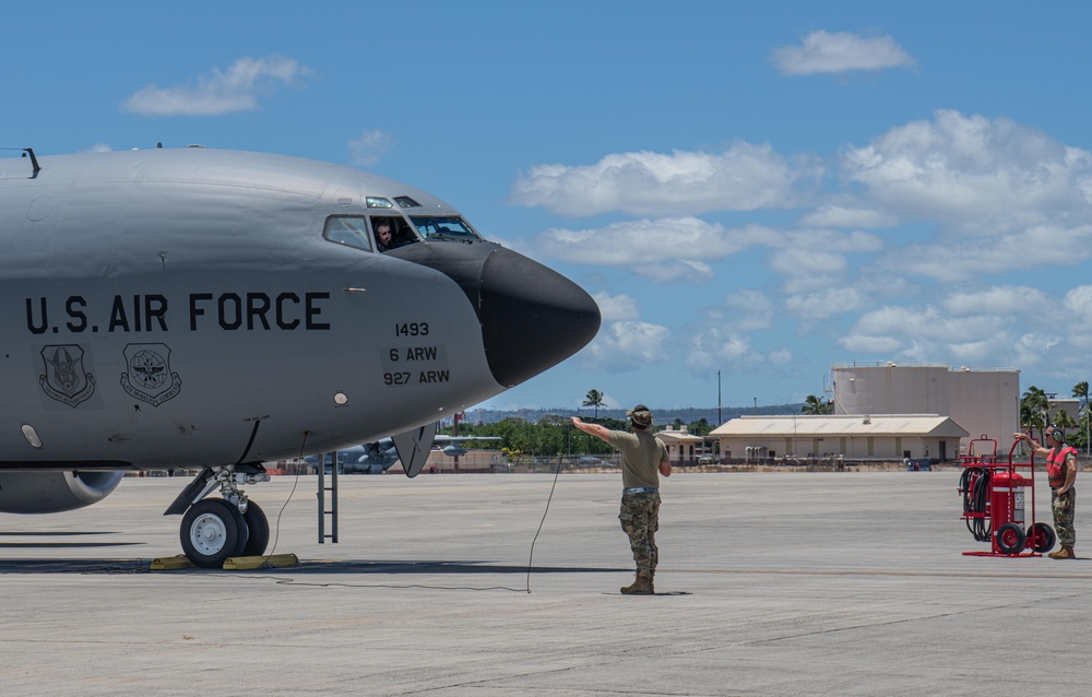 KC-135 Stratotanker Hot-Pit Refuel at 735 AMS