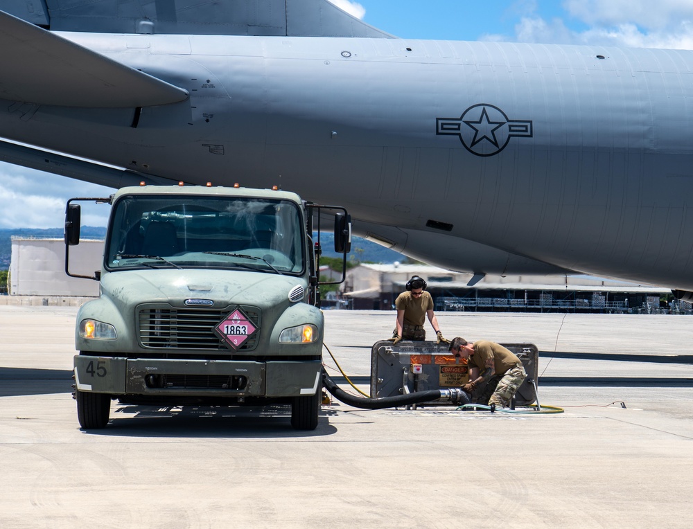 KC-135 Stratotanker Hot-Pit Refuel at 735 AMS