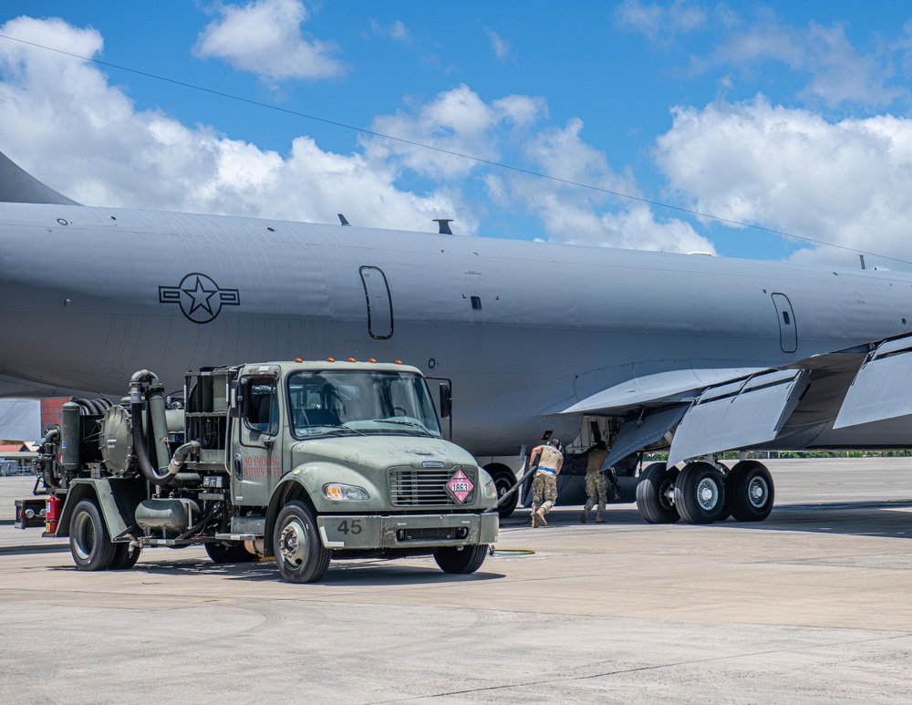 KC-135 Stratotanker Hot-Pit Refuel at 735 AMS