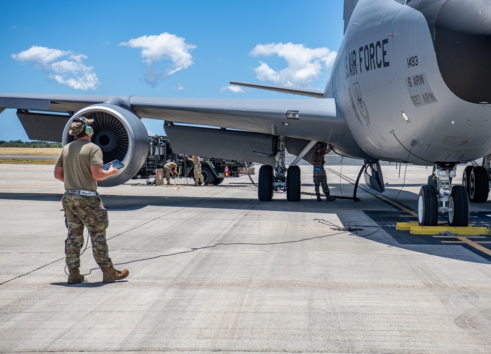 KC-135 Stratotanker Hot-Pit Refuel at 735 AMS