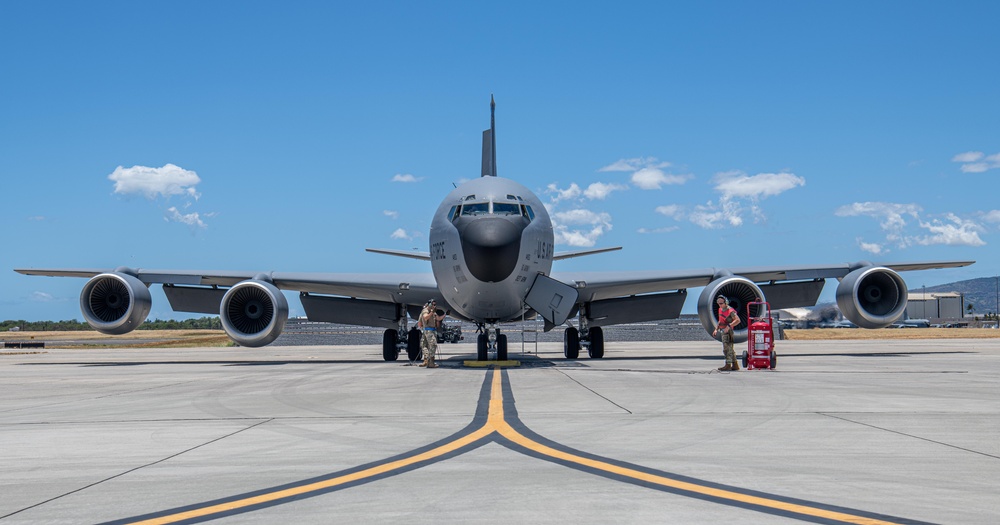 KC-135 Stratotanker Hot-Pit Refuel at 735 AMS