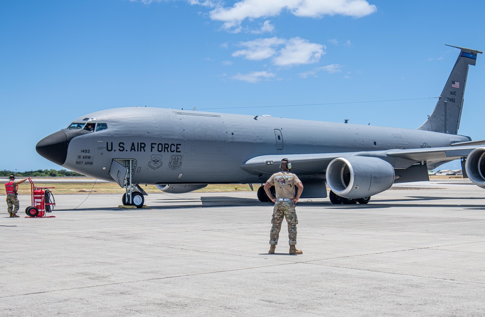 KC-135 Stratotanker Hot-Pit Refuel at 735 AMS