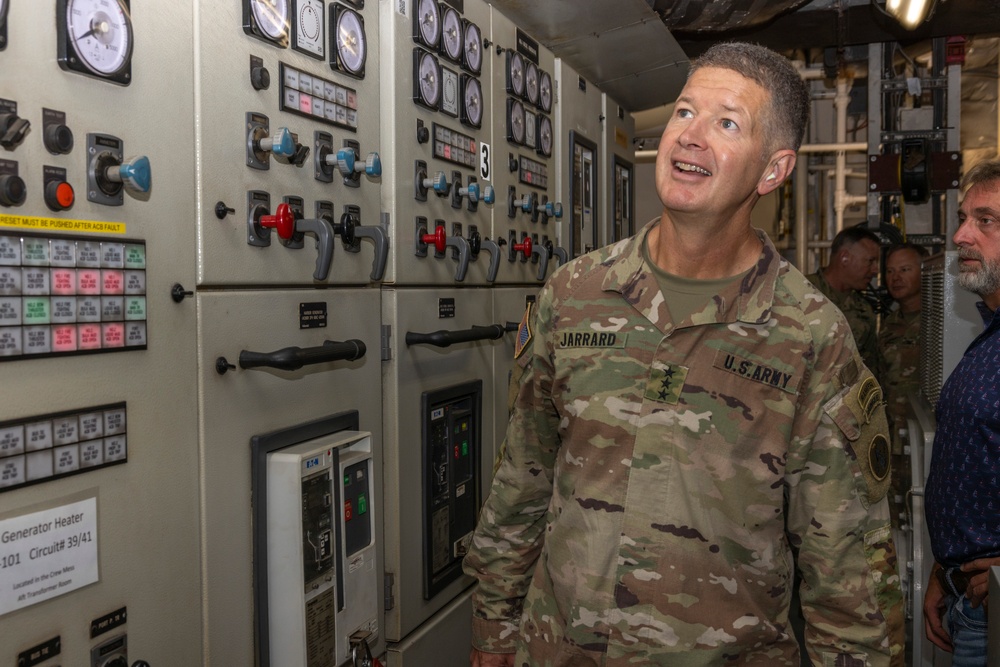 Lt. Gen. James Jarrard visits the Seacore Lee