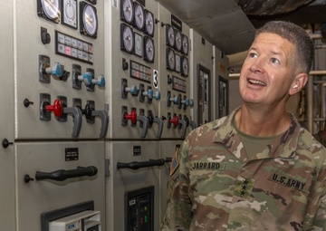 Lt. Gen. James Jarrard visits the Seacore Lee