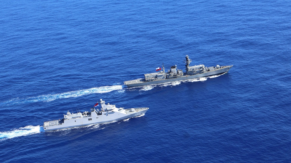 CNS Almirante Condell, KRI R.E. Martadinata practice division tactics during RIMPAC 2024