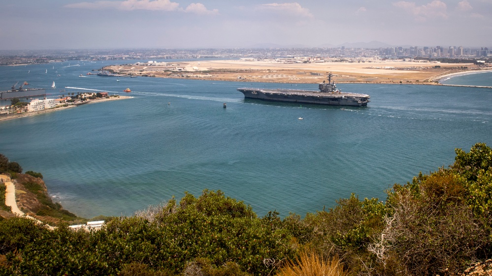 USS Ronald Reagan (CVN 76) Arrives in San Diego