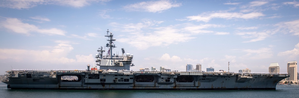 USS Ronald Reagan (CVN 76) Arrives in San Diego