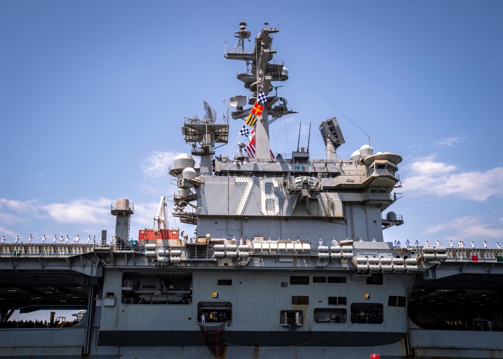 USS Ronald Reagan (CVN 76) Arrives in San Diego